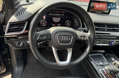Позашляховик / Кросовер Audi Q7 2018 в 