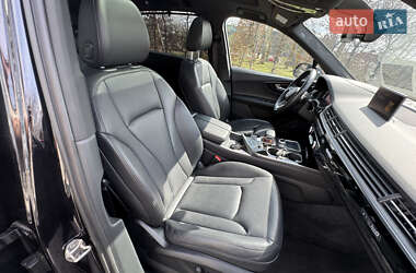 Позашляховик / Кросовер Audi Q7 2018 в 
