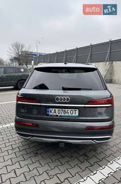 Позашляховик / Кросовер Audi Q7 2019 в 