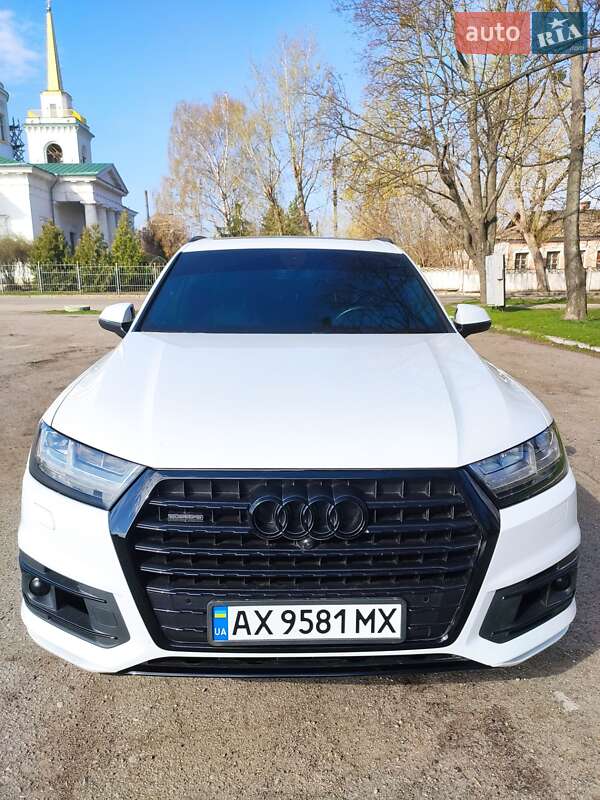 Внедорожник / Кроссовер Audi Q7 2019 в 