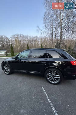 Внедорожник / Кроссовер Audi Q7 2018 в 