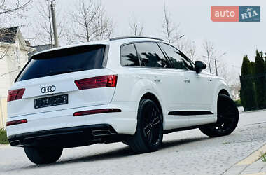 Внедорожник / Кроссовер Audi Q7 2016 в 