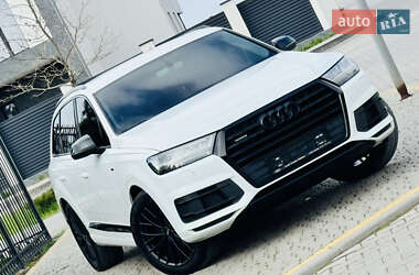 Внедорожник / Кроссовер Audi Q7 2016 в 