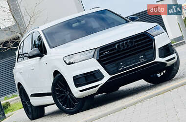 Внедорожник / Кроссовер Audi Q7 2016 в 