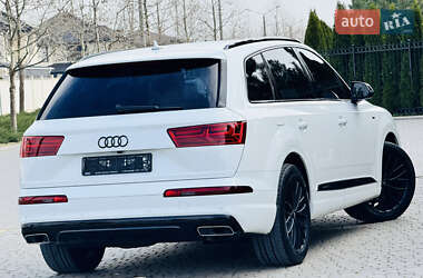 Внедорожник / Кроссовер Audi Q7 2016 в 