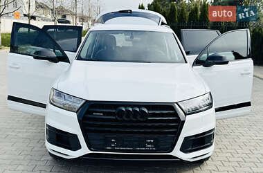 Внедорожник / Кроссовер Audi Q7 2016 в 