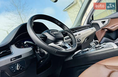 Внедорожник / Кроссовер Audi Q7 2016 в 