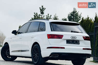 Внедорожник / Кроссовер Audi Q7 2016 в 