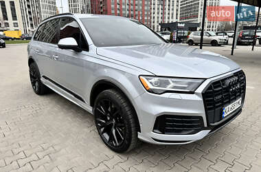 Позашляховик / Кросовер Audi Q7 2021 в 