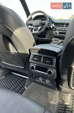 Внедорожник / Кроссовер Audi Q7 2018 в 