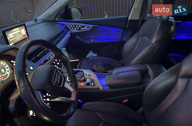 Позашляховик / Кросовер Audi Q7 2019 в 