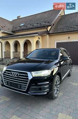 Внедорожник / Кроссовер Audi Q7 2016 в 
