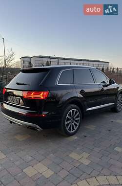 Внедорожник / Кроссовер Audi Q7 2016 в 