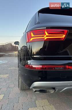 Внедорожник / Кроссовер Audi Q7 2016 в 