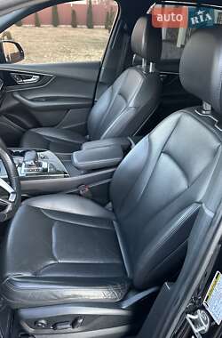 Внедорожник / Кроссовер Audi Q7 2016 в 