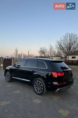 Внедорожник / Кроссовер Audi Q7 2016 в 