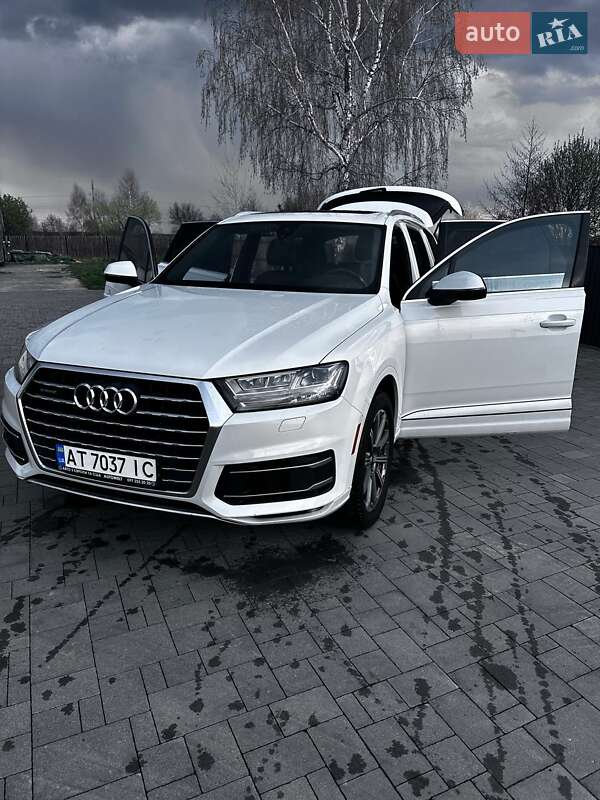 Внедорожник / Кроссовер Audi Q7 2016 в Брошневе-Осаде