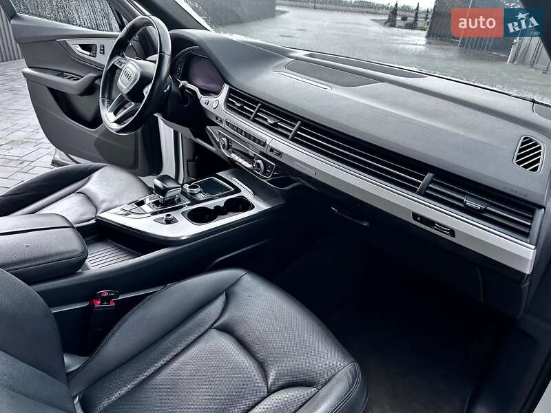 Внедорожник / Кроссовер Audi Q7 2016 в Брошневе-Осаде