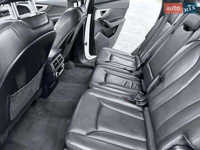 Внедорожник / Кроссовер Audi Q7 2016 в Брошневе-Осаде
