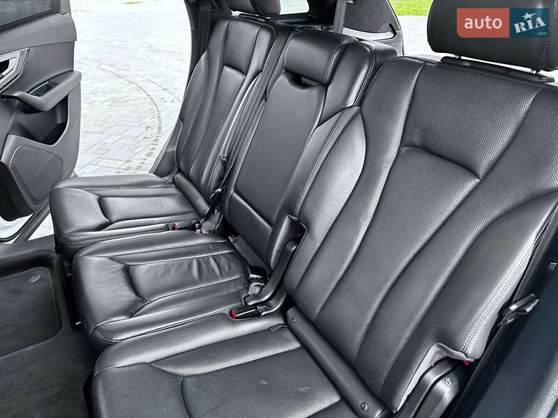 Внедорожник / Кроссовер Audi Q7 2016 в Брошневе-Осаде