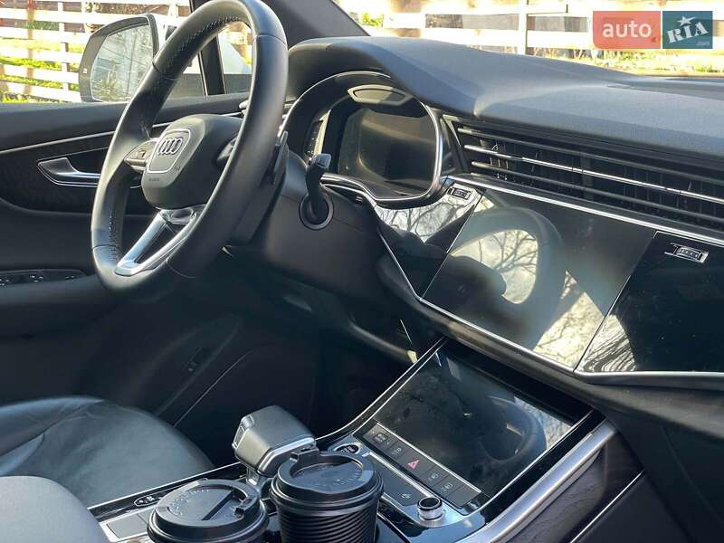 Внедорожник / Кроссовер Audi Q7 2020 в Киеве