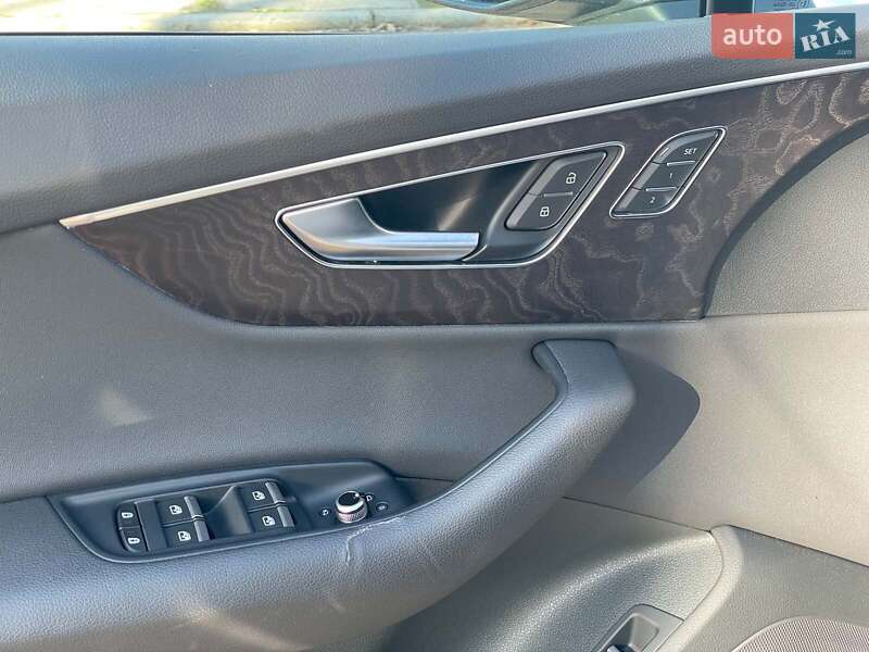 Внедорожник / Кроссовер Audi Q7 2020 в Киеве