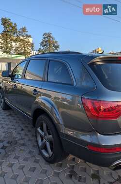 Внедорожник / Кроссовер Audi Q7 2015 в 