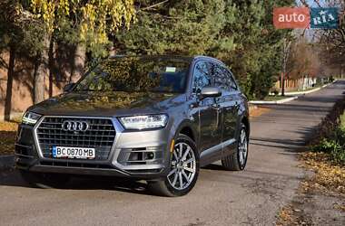 Внедорожник / Кроссовер Audi Q7 2017 в 