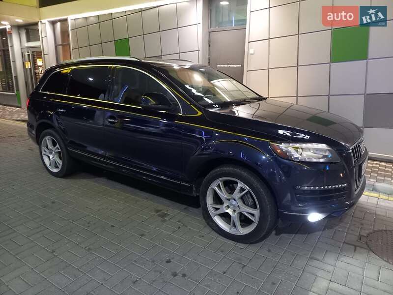 Внедорожник / Кроссовер Audi Q7 2012 в 