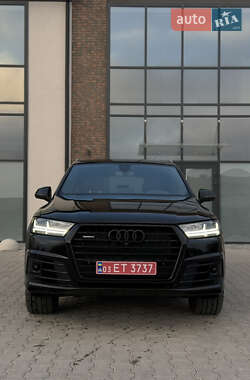 Внедорожник / Кроссовер Audi Q7 2017 в 