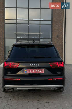 Внедорожник / Кроссовер Audi Q7 2017 в 