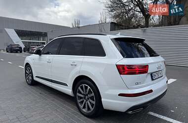 Внедорожник / Кроссовер Audi Q7 2017 в 