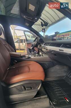 Внедорожник / Кроссовер Audi Q7 2017 в 