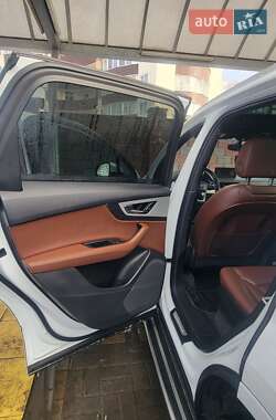 Внедорожник / Кроссовер Audi Q7 2017 в 