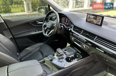Внедорожник / Кроссовер Audi Q7 2015 в 