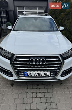 Внедорожник / Кроссовер Audi Q7 2016 в 