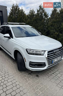 Внедорожник / Кроссовер Audi Q7 2016 в 