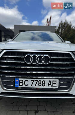 Внедорожник / Кроссовер Audi Q7 2016 в 