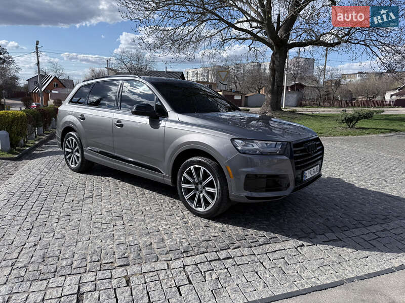 Внедорожник / Кроссовер Audi Q7 2016 в 
