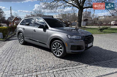 Внедорожник / Кроссовер Audi Q7 2016 в 