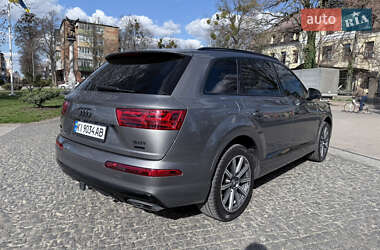 Внедорожник / Кроссовер Audi Q7 2016 в 