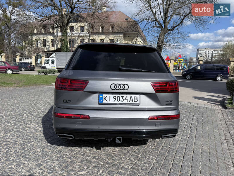 Позашляховик / Кросовер Audi Q7 2016 в Києві