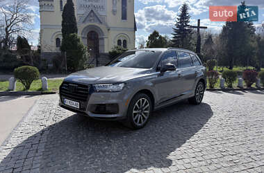 Внедорожник / Кроссовер Audi Q7 2016 в 