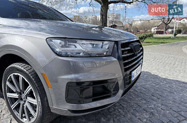 Внедорожник / Кроссовер Audi Q7 2016 в 