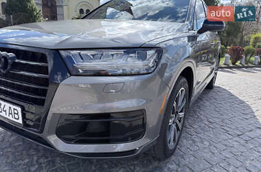 Внедорожник / Кроссовер Audi Q7 2016 в 