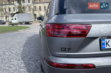 Внедорожник / Кроссовер Audi Q7 2016 в 