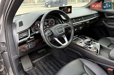 Внедорожник / Кроссовер Audi Q7 2016 в 