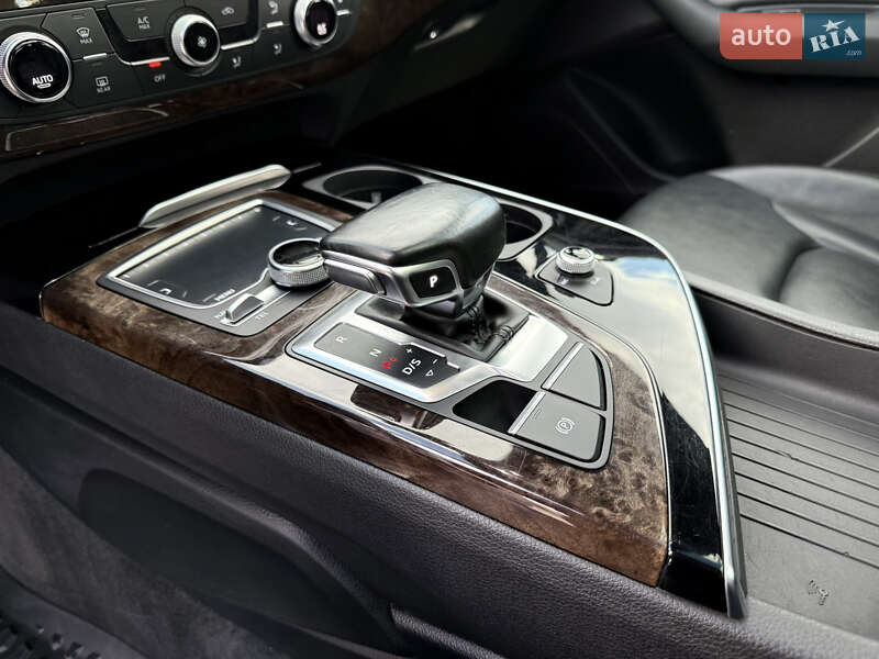Позашляховик / Кросовер Audi Q7 2016 в Києві