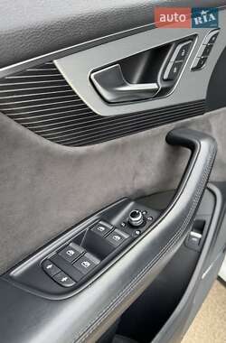 Внедорожник / Кроссовер Audi Q7 2016 в 