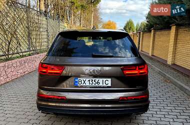 Внедорожник / Кроссовер Audi Q7 2016 в 